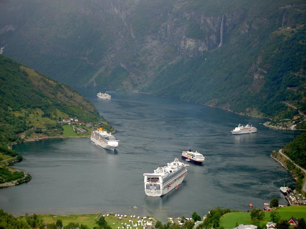 Eidsdal Camping Og Feriehus Kültér fotó